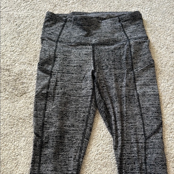 COPY - Lululemon crop leggings - Size 6 - Picture 3 of 4